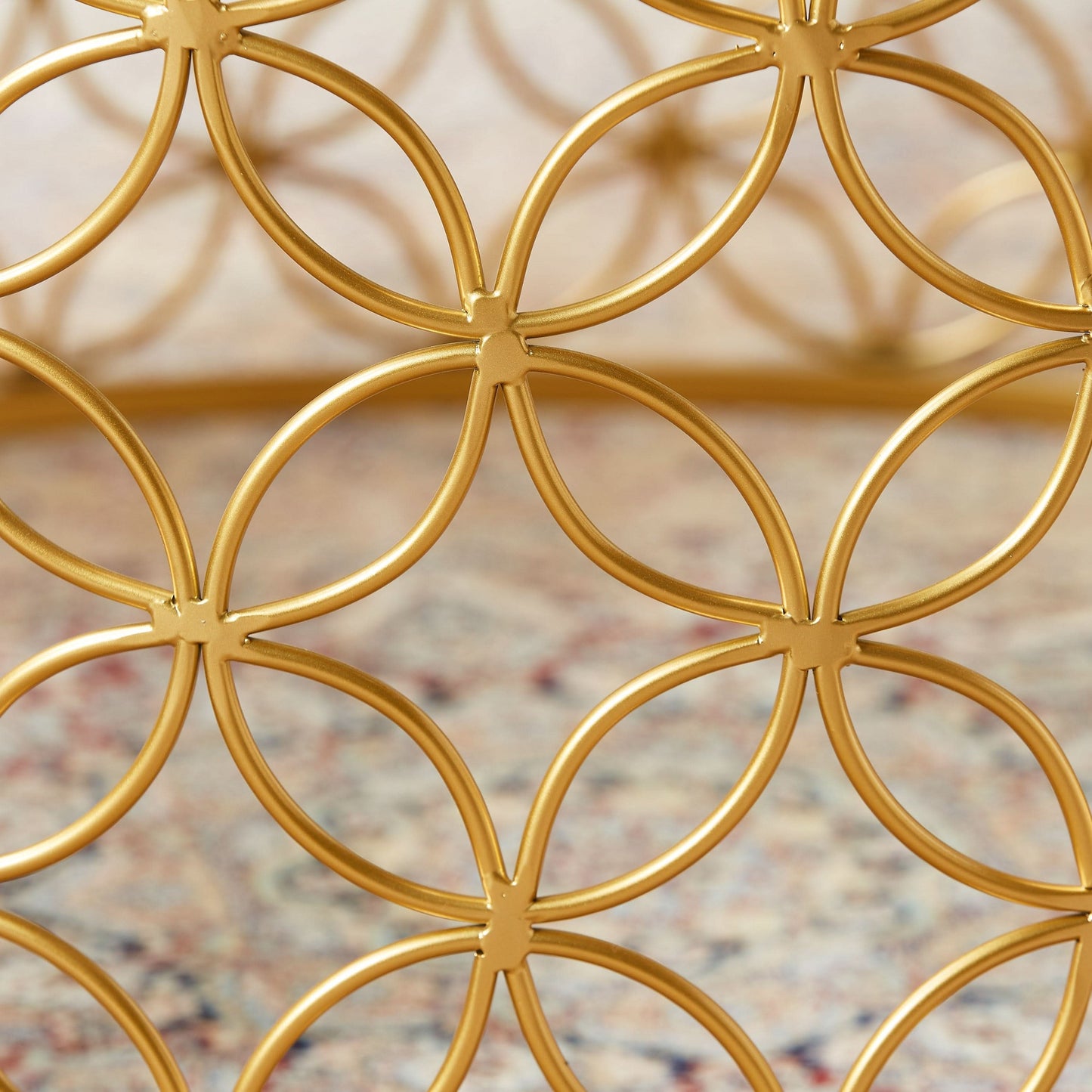 طاولة قهوة كلاسيكية متعددة الألوان