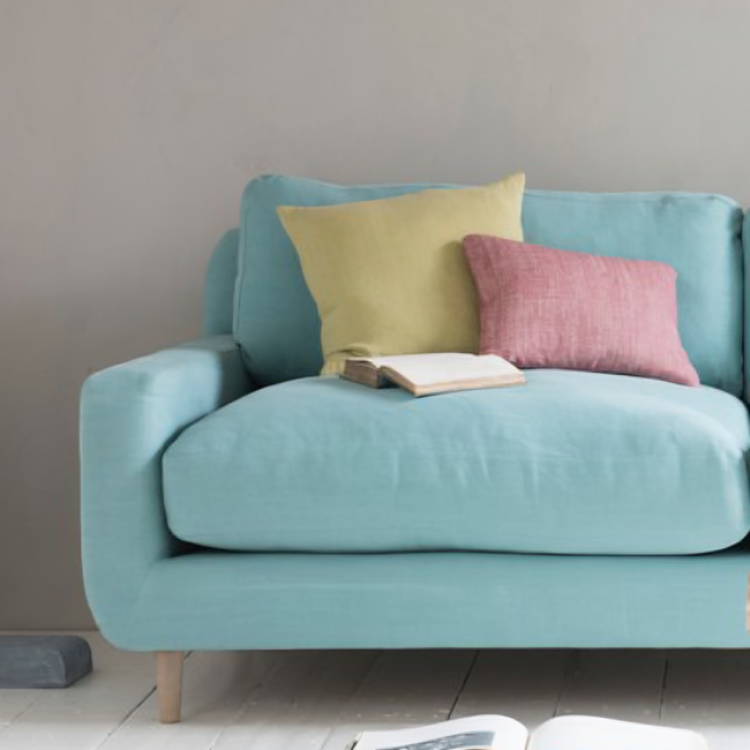 كنبة بتصميم مميز