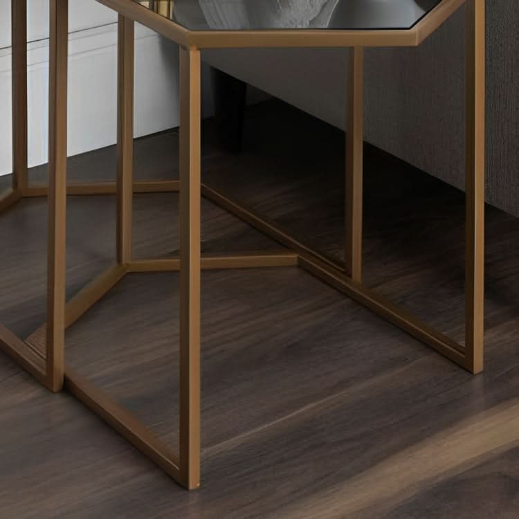 طاولة جانبية بتصميم جذاب