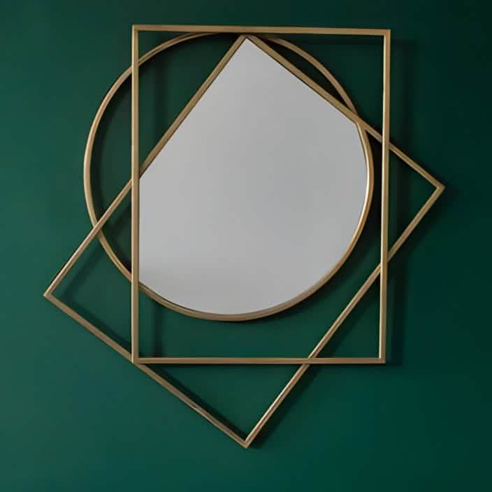 مرايا بإطار ذهبي