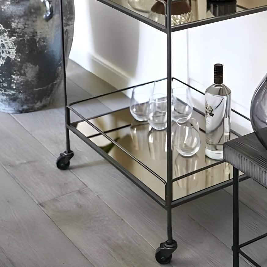 ترابيزة تقديم معدن