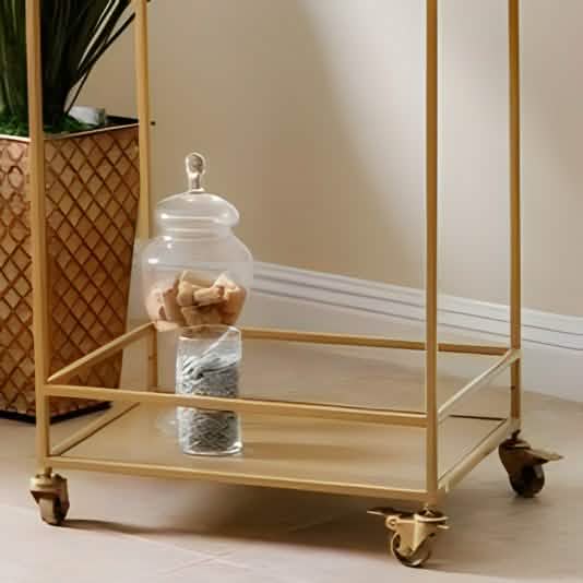 ترابيزة تقديم معدن