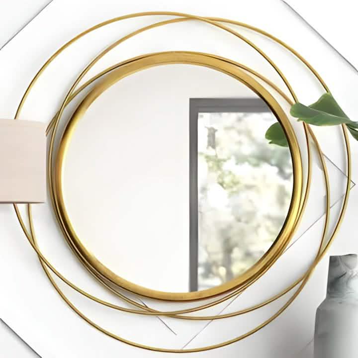 مرايا بإطار ذهبي