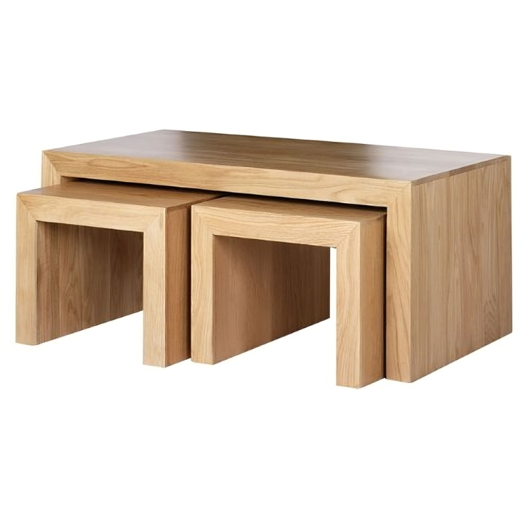 ثلاث طاولات متداخلة بتصميم بسيط