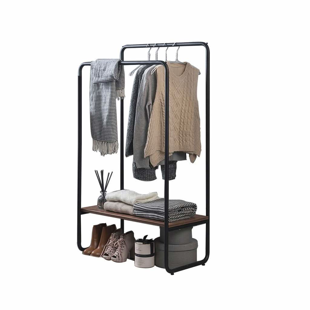 علاقة ملابس مزودة برف