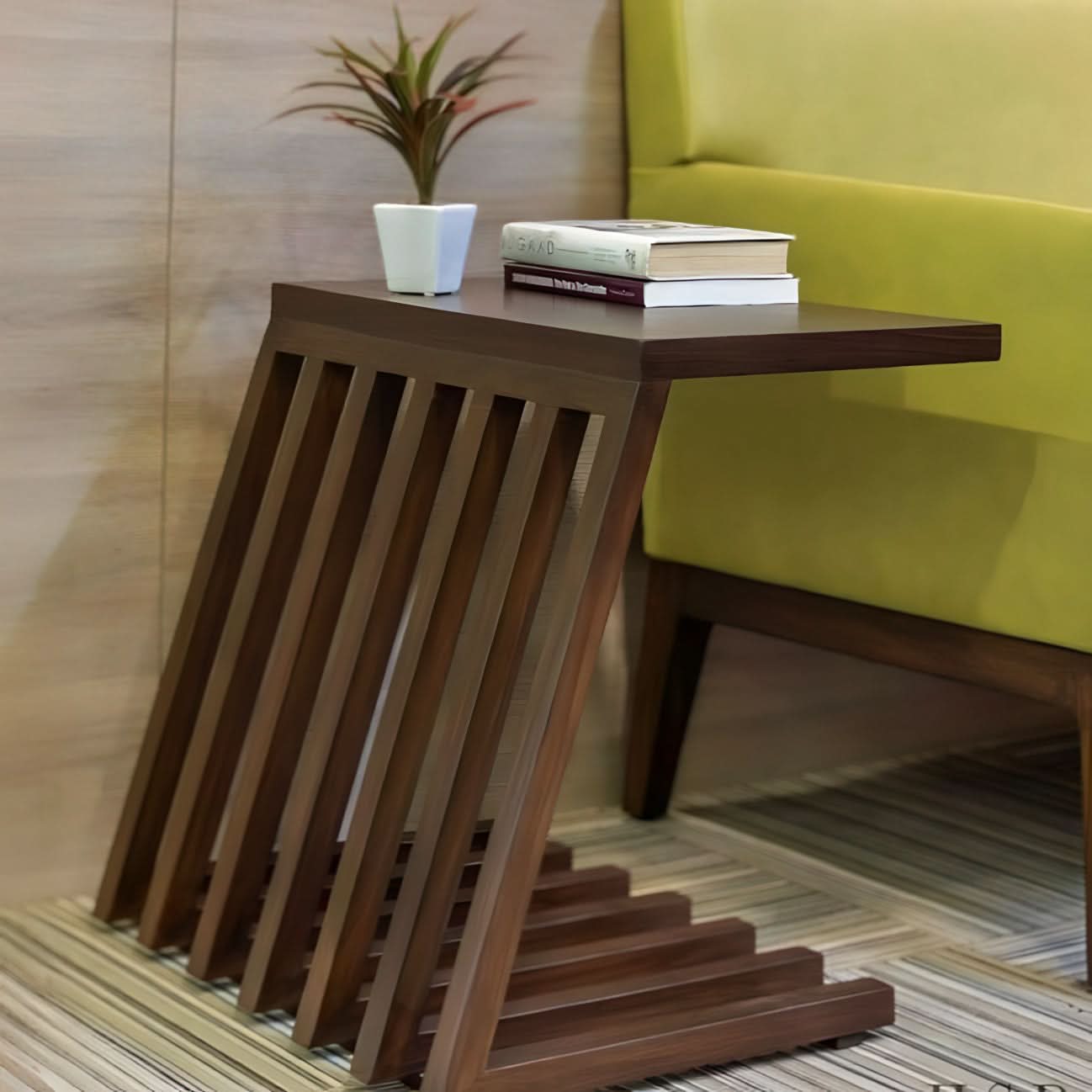 طاولة جانبية خشبي مميزه