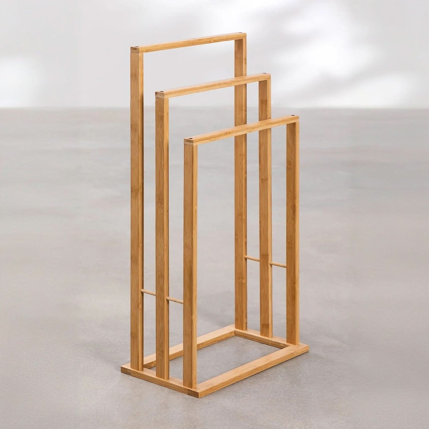 علاقة فوط خشبية