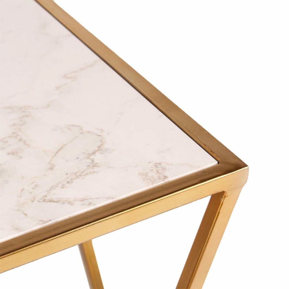 طاولة جانبية بشكل هندسي