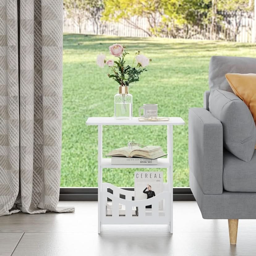 طاولة جانبية صغيرة مع رفين