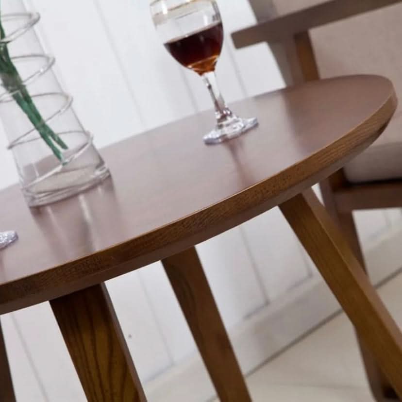 طاولة جانبية مستديرة الشكل