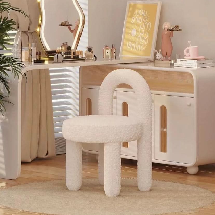 كرسي تسريحه مع ظهر مقوس