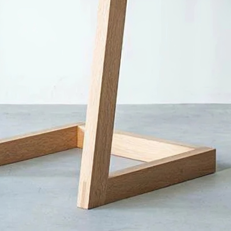 طاولة جانبية بشكل مميز