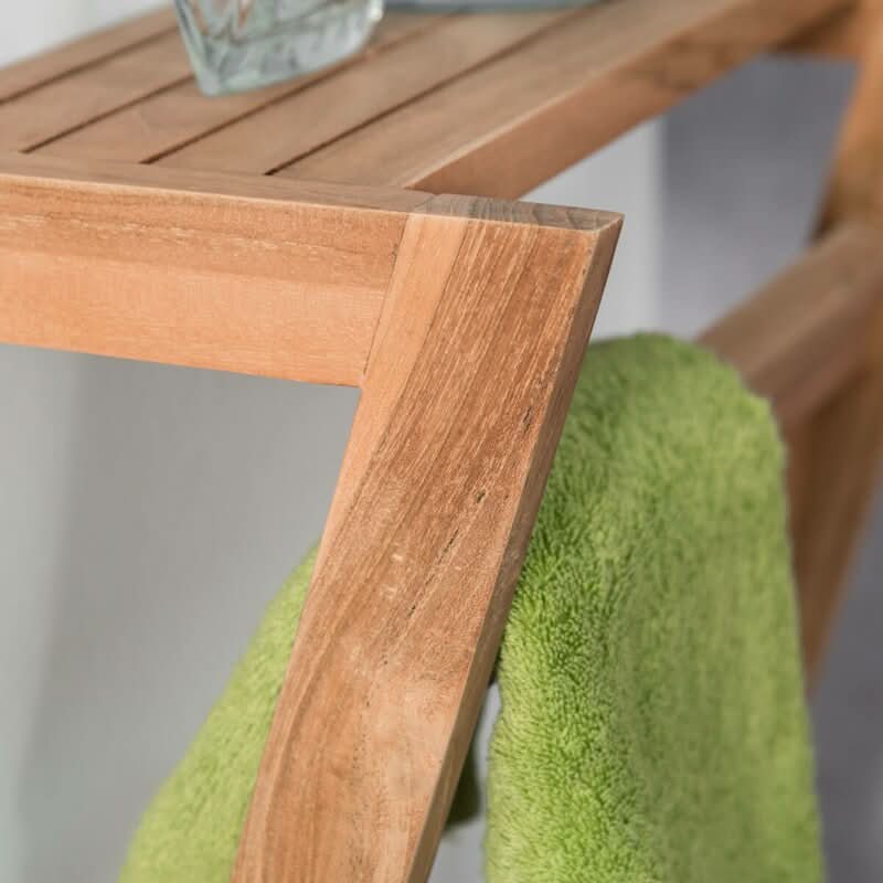 علاقة مزودة برف