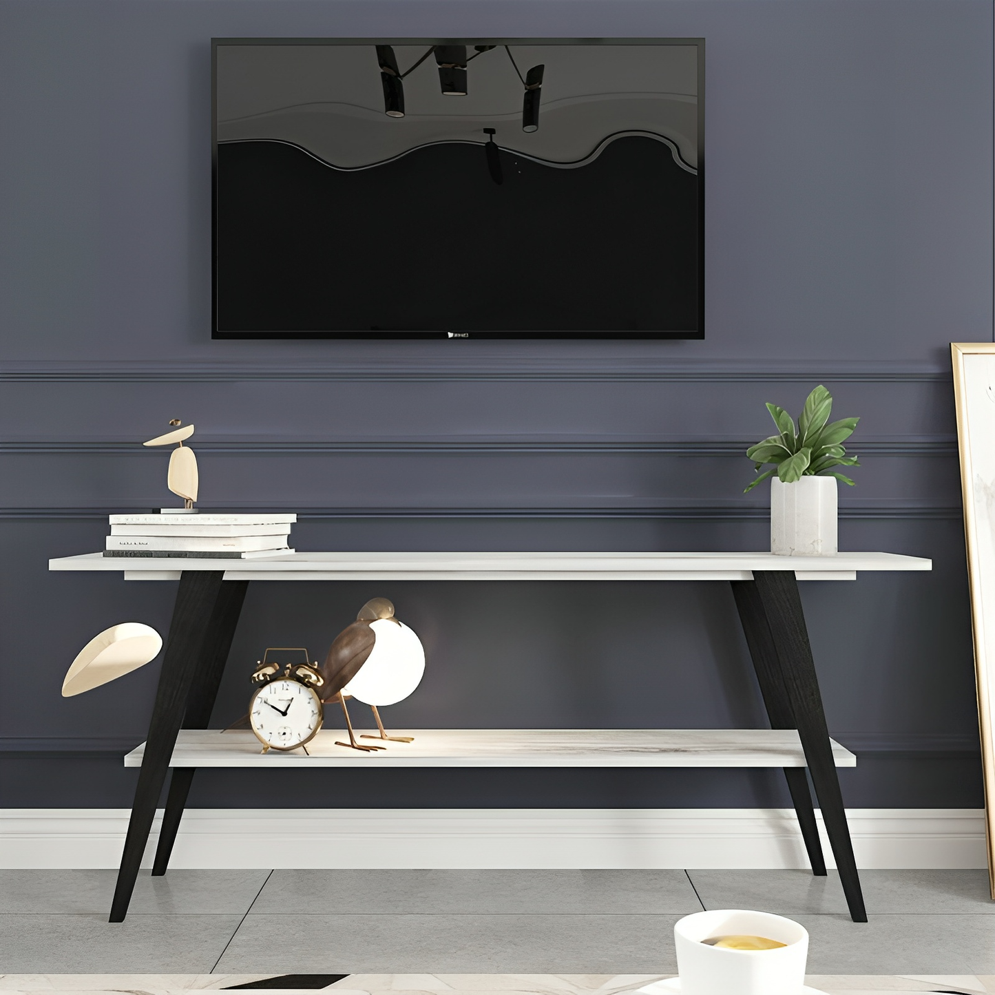 طاولة تلفاز مزودة برف