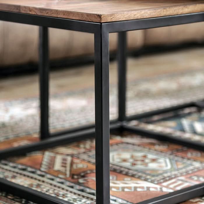 طقم طاولات خشبية أنيقة