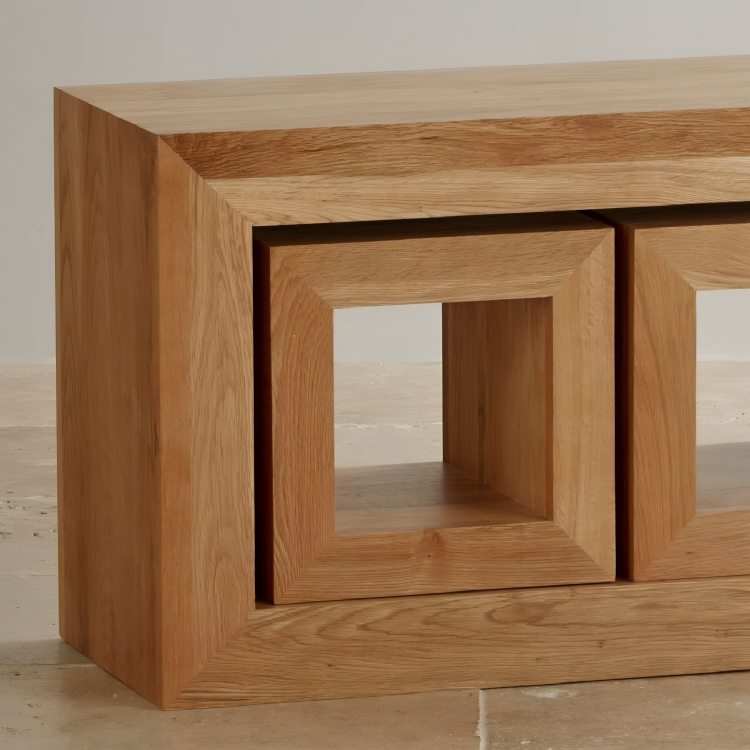 ثلاث طاولات مربعة متداخلة