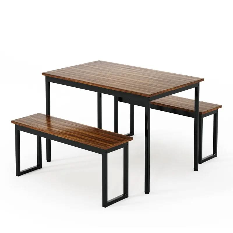 طقم سفرة بسطح خشبي