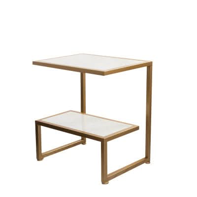 طاولة جانبية بتصميم عملي