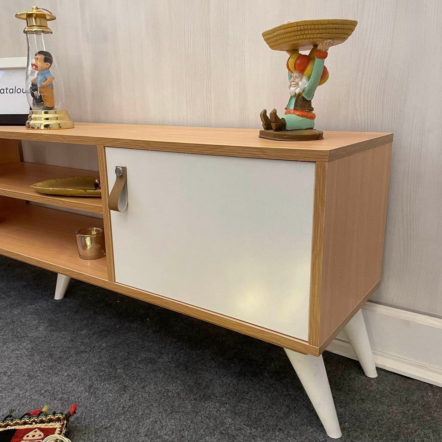 طاولة تلفاز عصرية