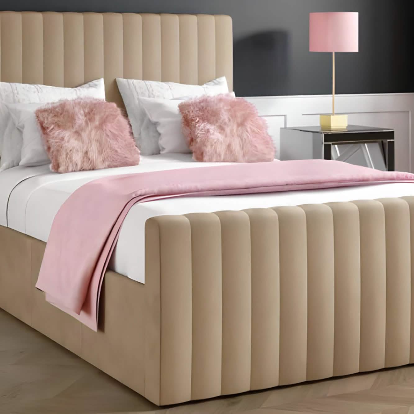 سرير خشبي بتنجيد مضلع فاخر