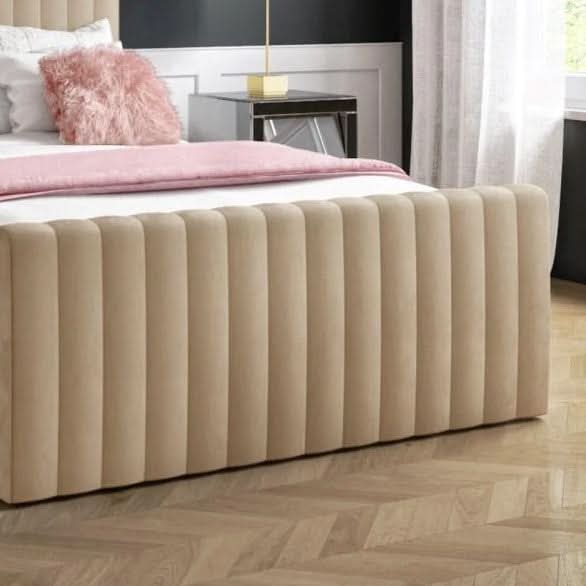 سرير بتصميم حديث 