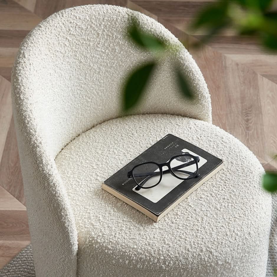 كرسي أبيض عصري 