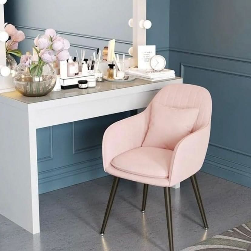 كرسي مخملي وردي 