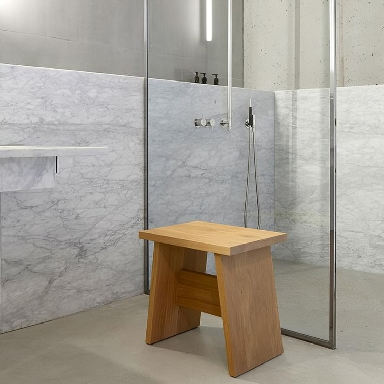 طاولة جانبية بتصميم بسيط 