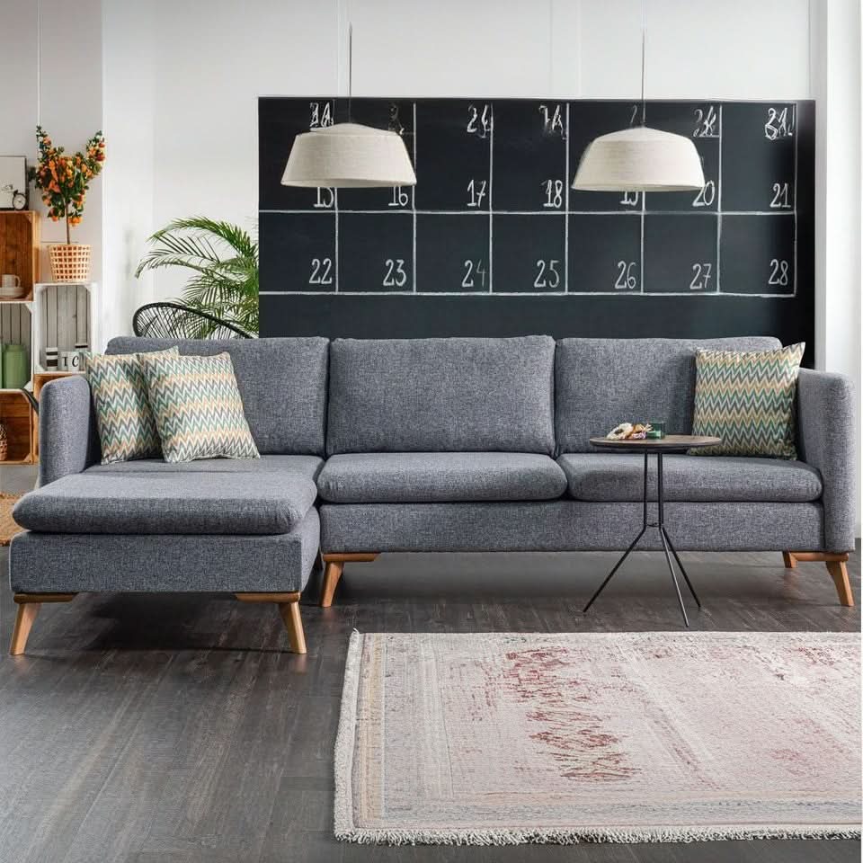 كنبة زاوية بأرجل خشبية