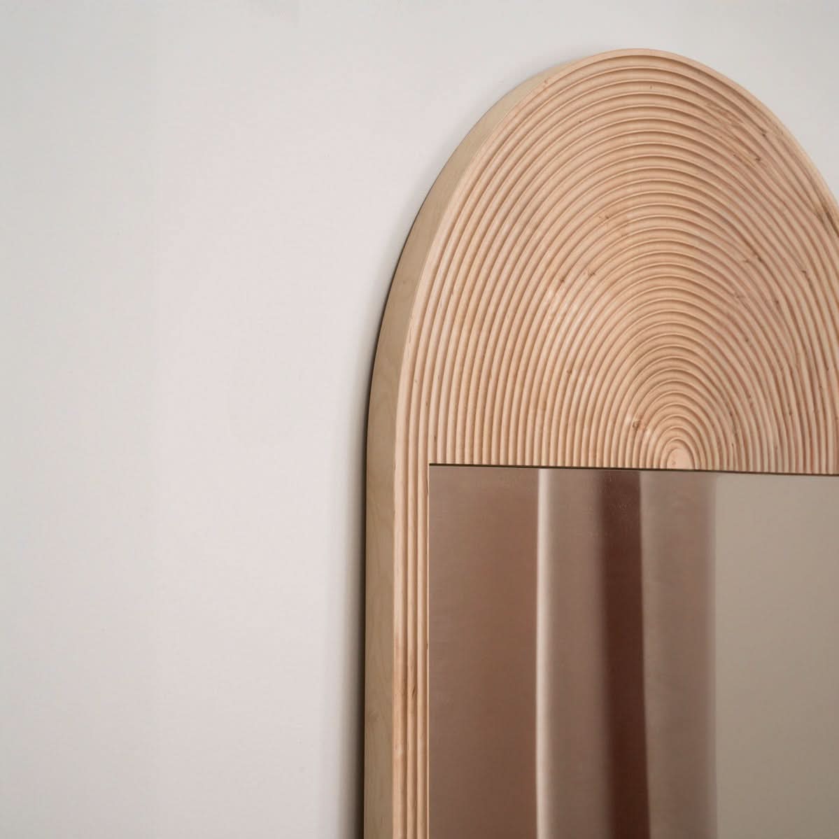 مرايا بتصميم فاخر 