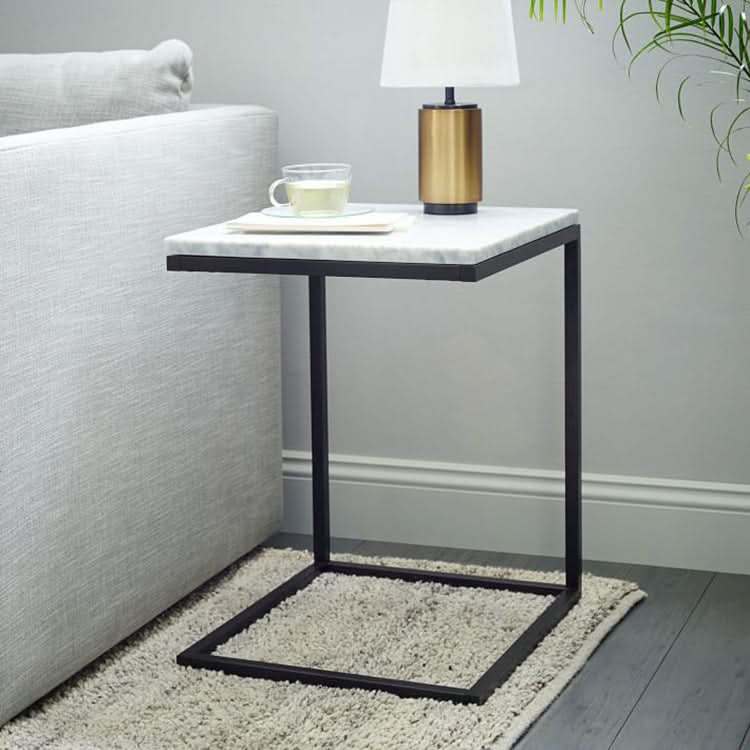 طاولة جانبية بسيطة 